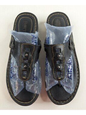 Born Sandals Women’s Size 10 Black Leather Flip Flops Thong Comfort Beachy